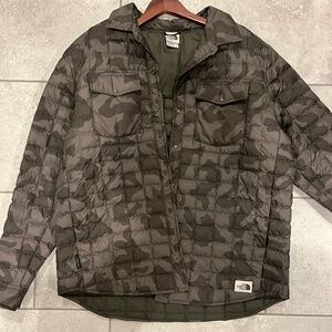 North Face Snap Puffy XL